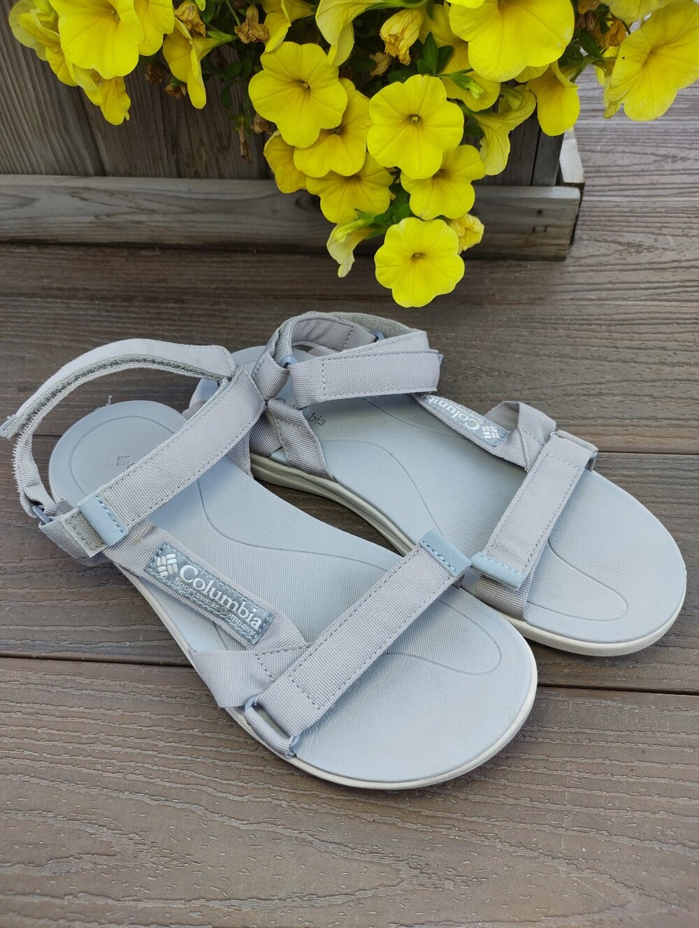 Columbia Women's Light Gray Strappy Outdoor Sandals size 10